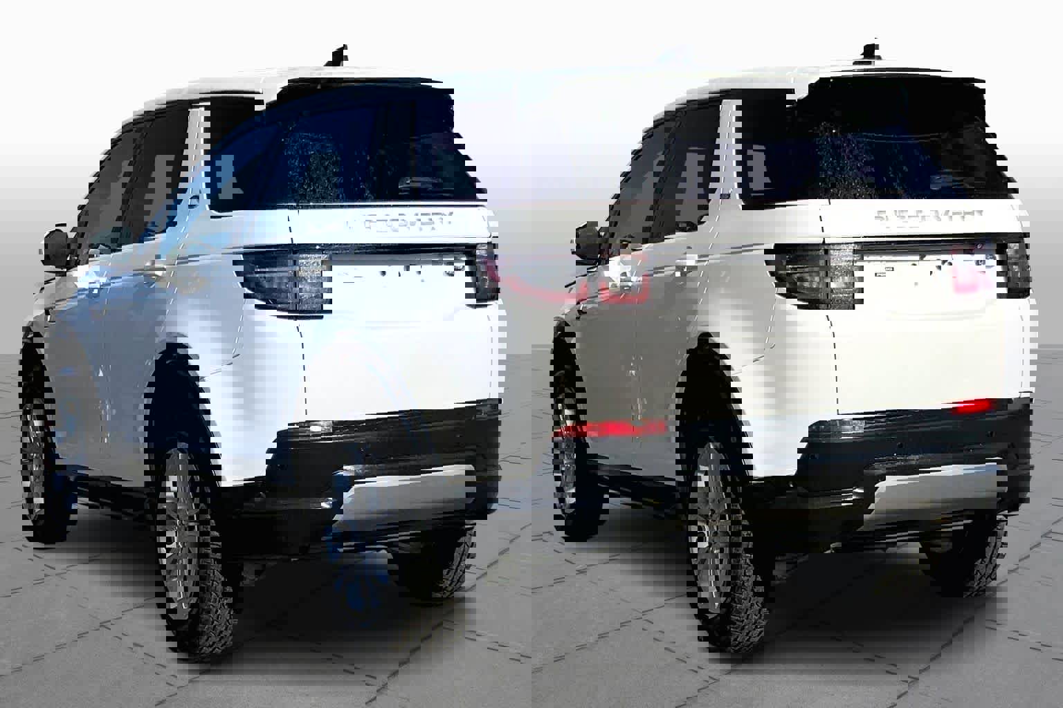 Used 2020 Land Rover Discovery Sport image 12