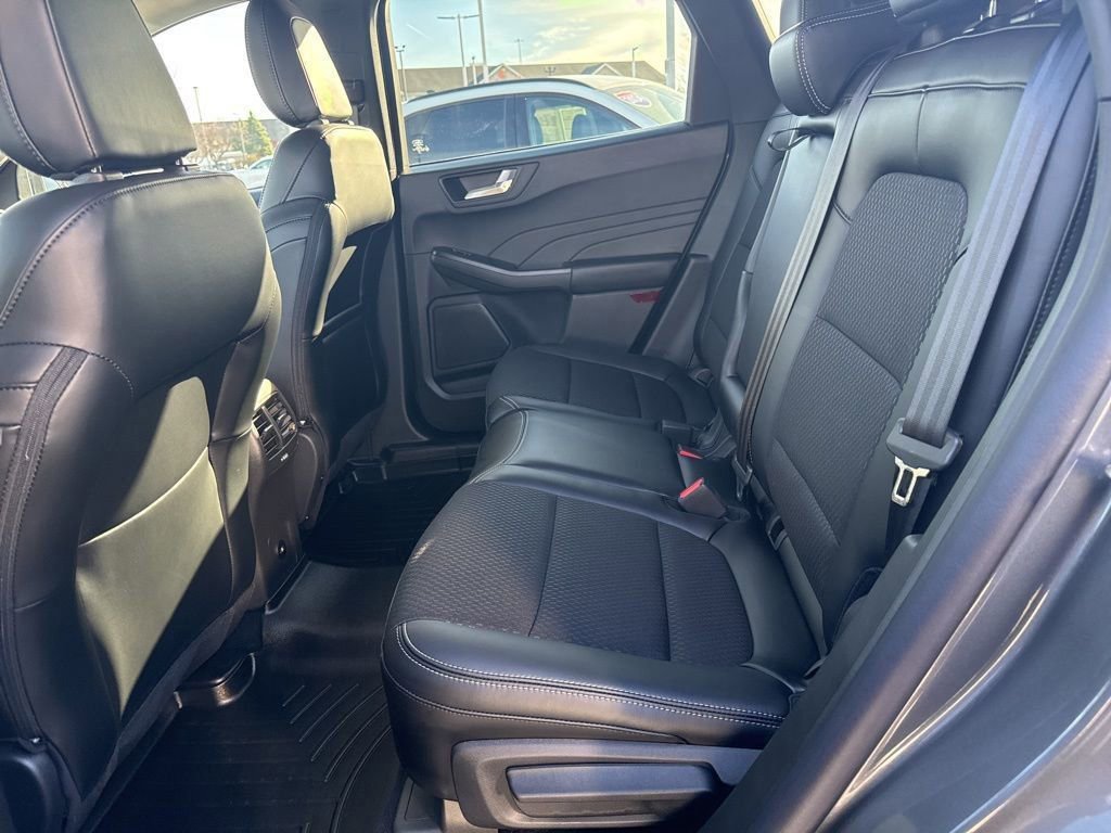 Used 2025 Ford Escape SE image 47