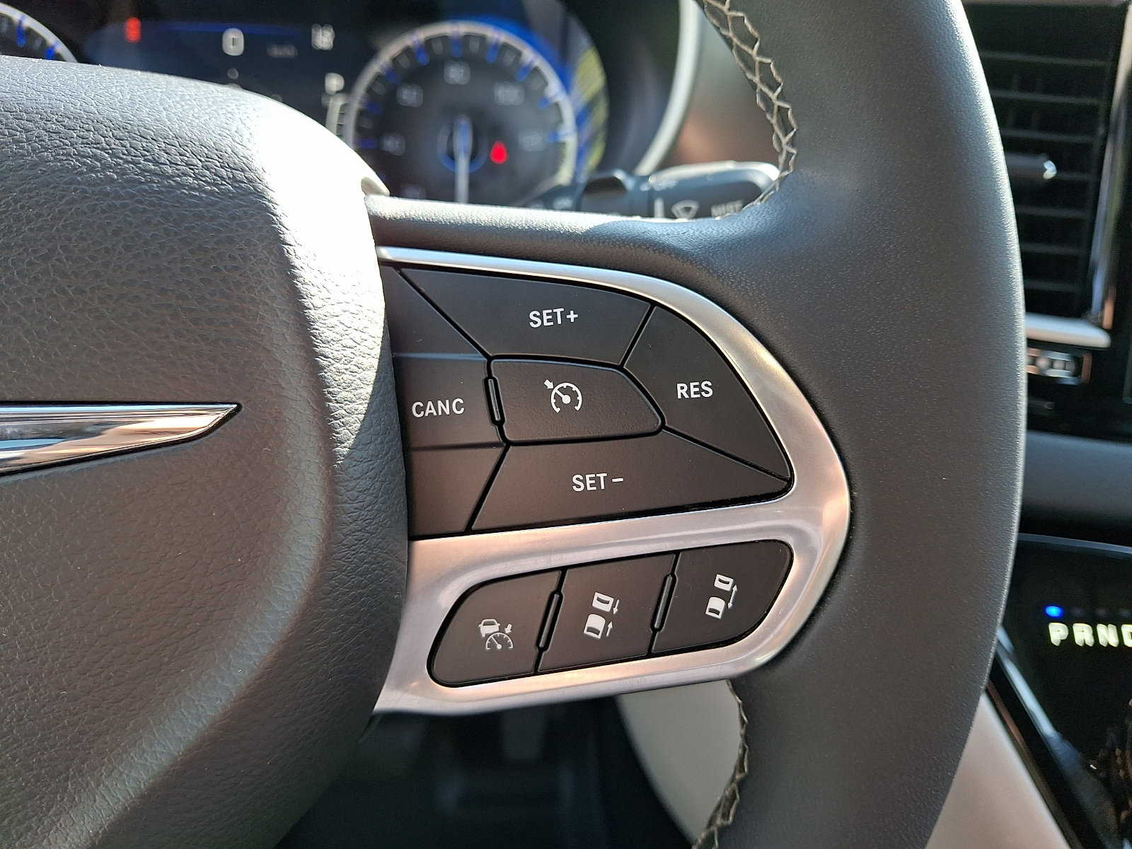 Used 2023 Chrysler Pacifica Touring-L FWD image 22