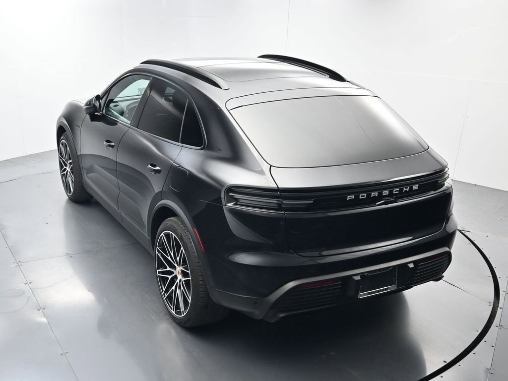 Certified 2025 Porsche Macan 4S Electric AWD/4WD image 36