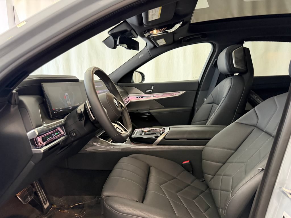 Used 2024 BMW 760i xDrive w/ Premium Package 2 AWD/4WD image 5