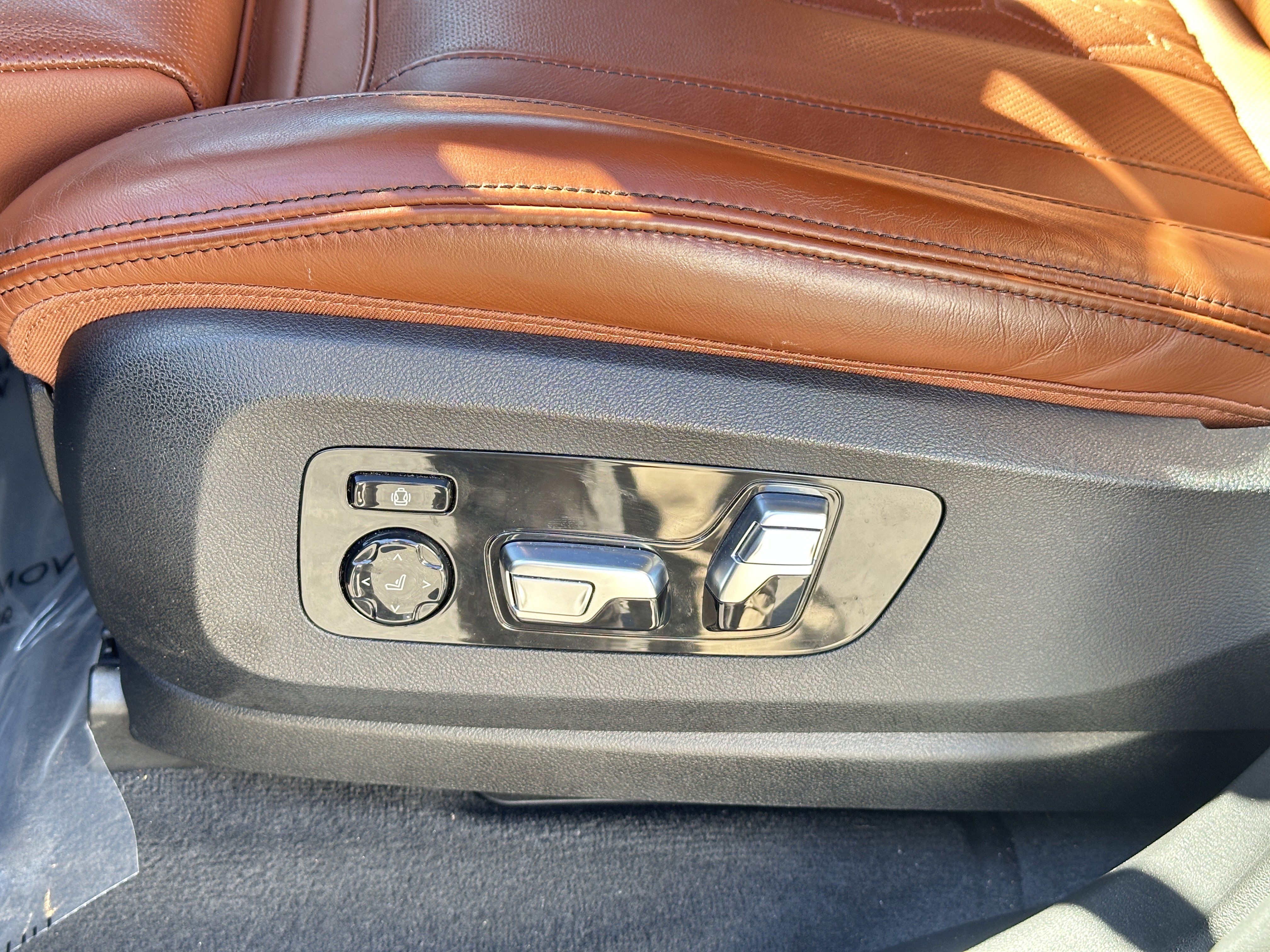 Used 2023 BMW X7 M60i w/ Executive Package image 28