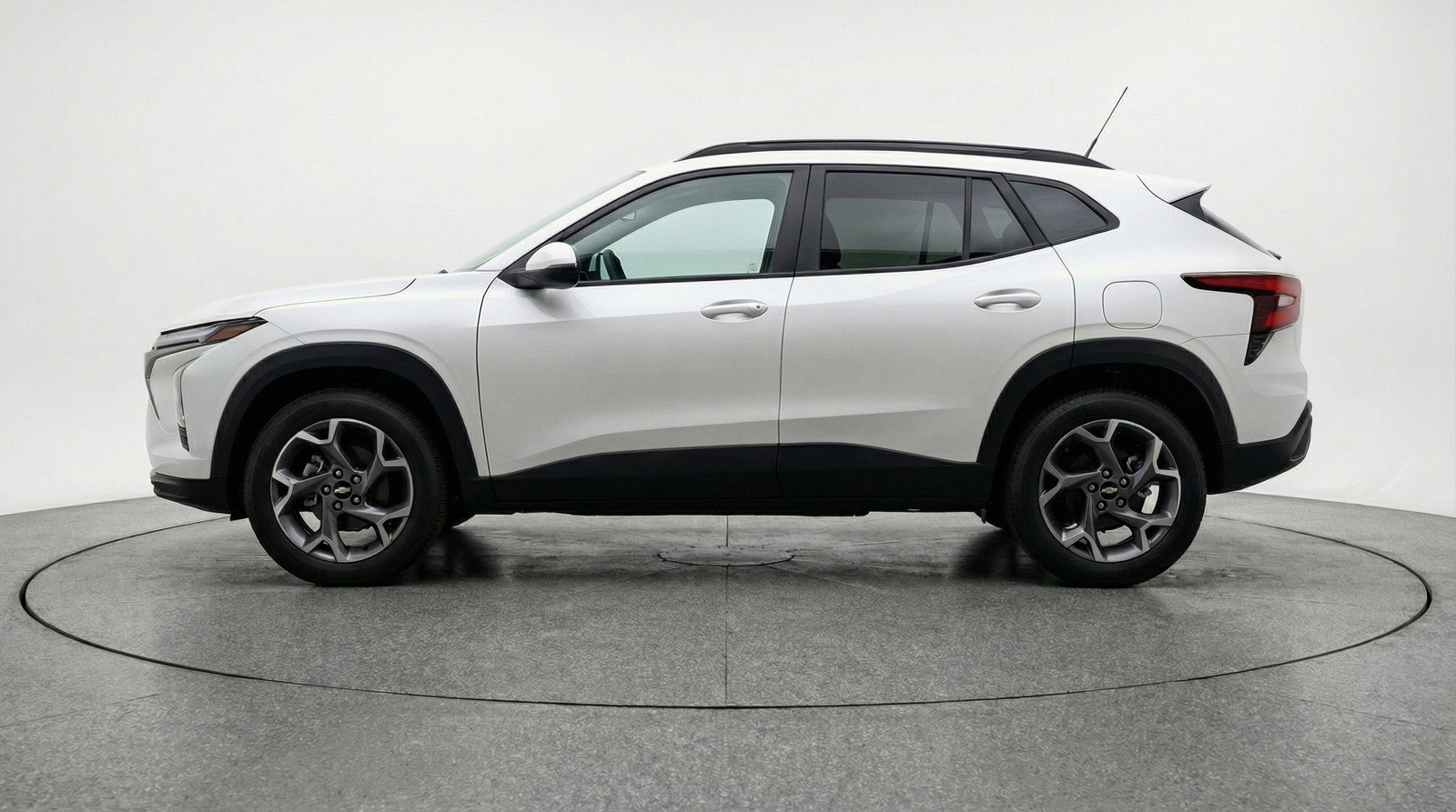 Used 2025 Chevrolet Trax LT w/ LT Convenience Package image 5