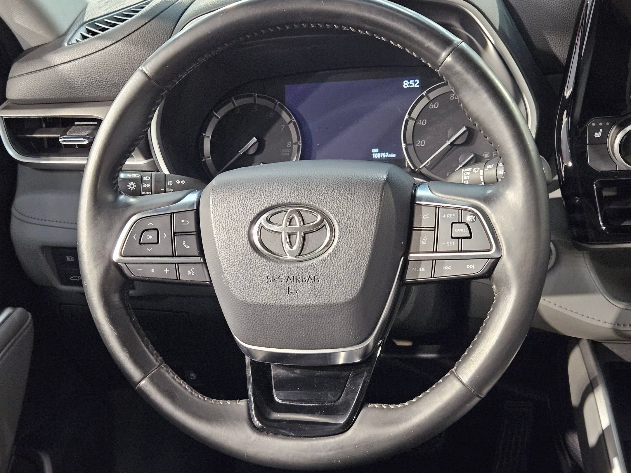 Used 2021 Toyota Highlander XLE FWD image 27