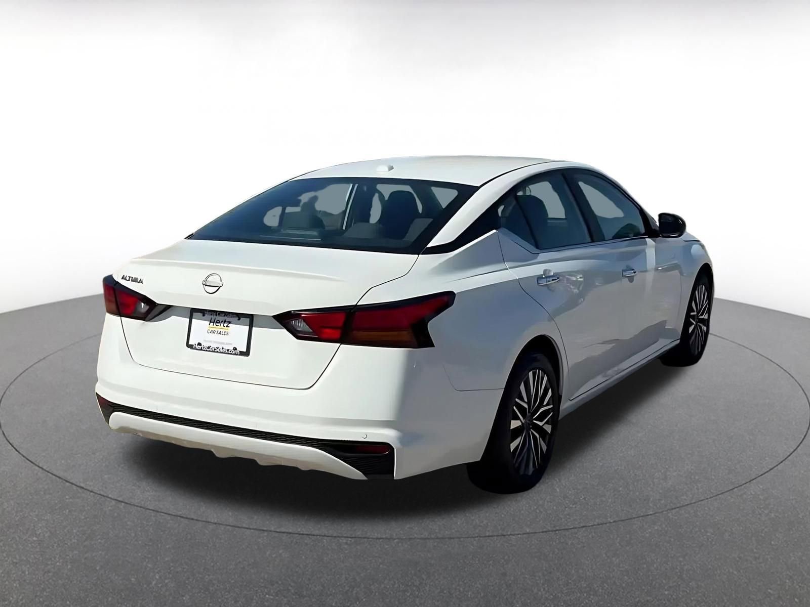 Used 2025 Nissan Altima 2.5 SV FWD image 11