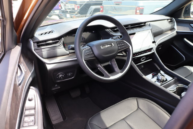 New 2026 Jeep Grand Cherokee Limited AWD/4WD image 17