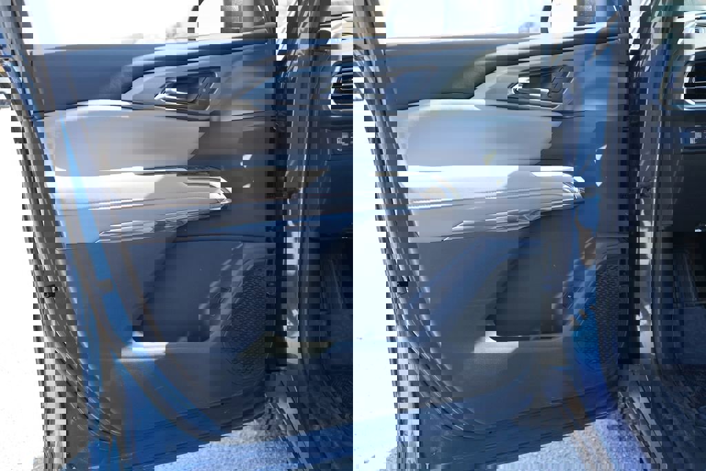 New 2026 Chevrolet Traverse LT w/ LPO, Floor Liner Package image 14