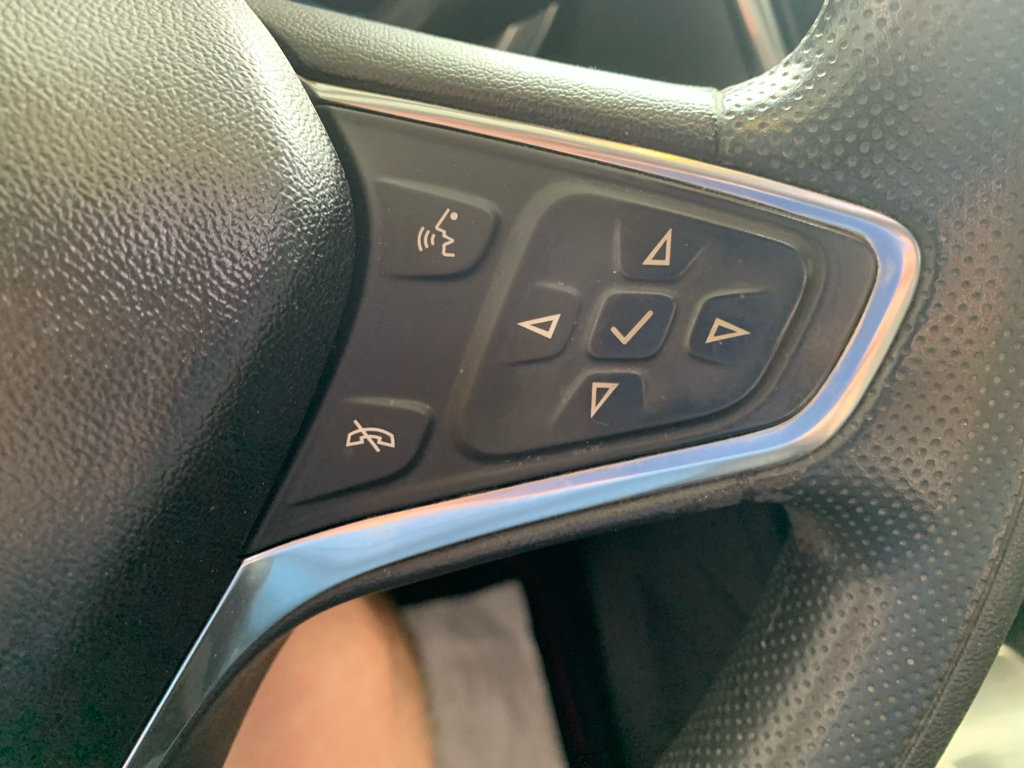 Used 2020 Chevrolet Equinox LT FWD image 16