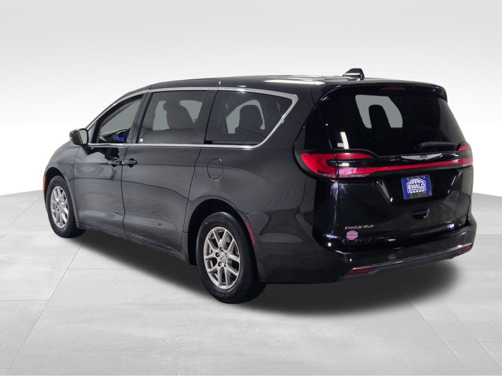 Used 2024 Chrysler Pacifica Touring-L FWD image 22