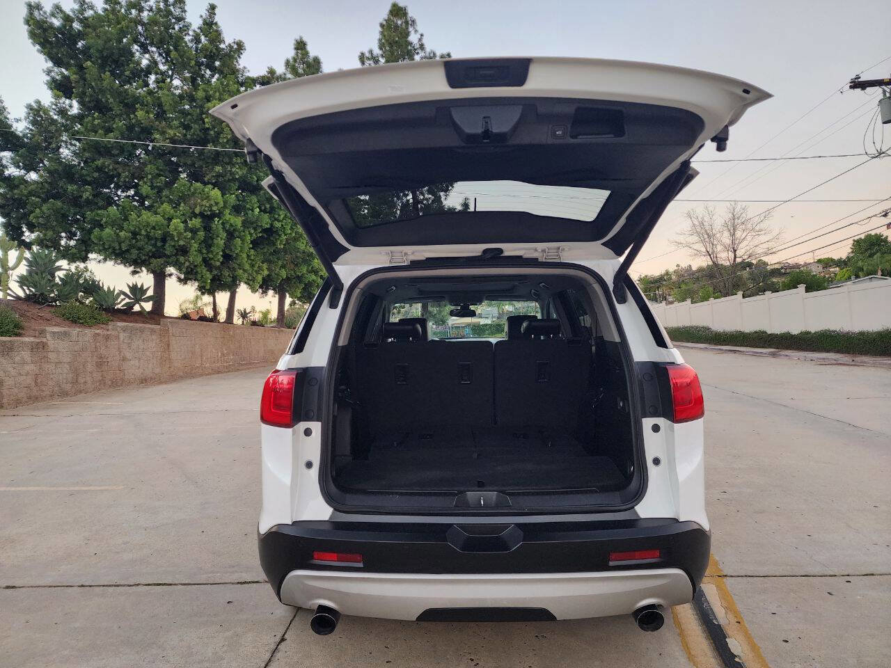 Used 2017 GMC Acadia SLT image 9