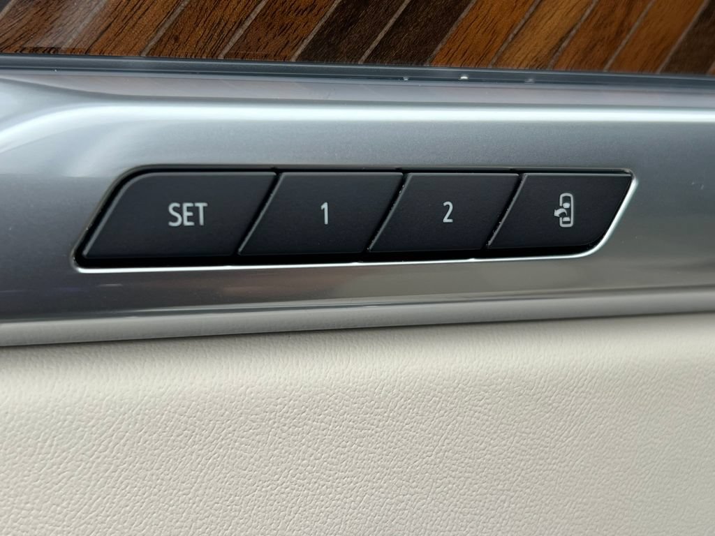 Used 2025 Cadillac Escalade Sport Platinum w/ LPO, ONYX Package AWD/4WD image 18