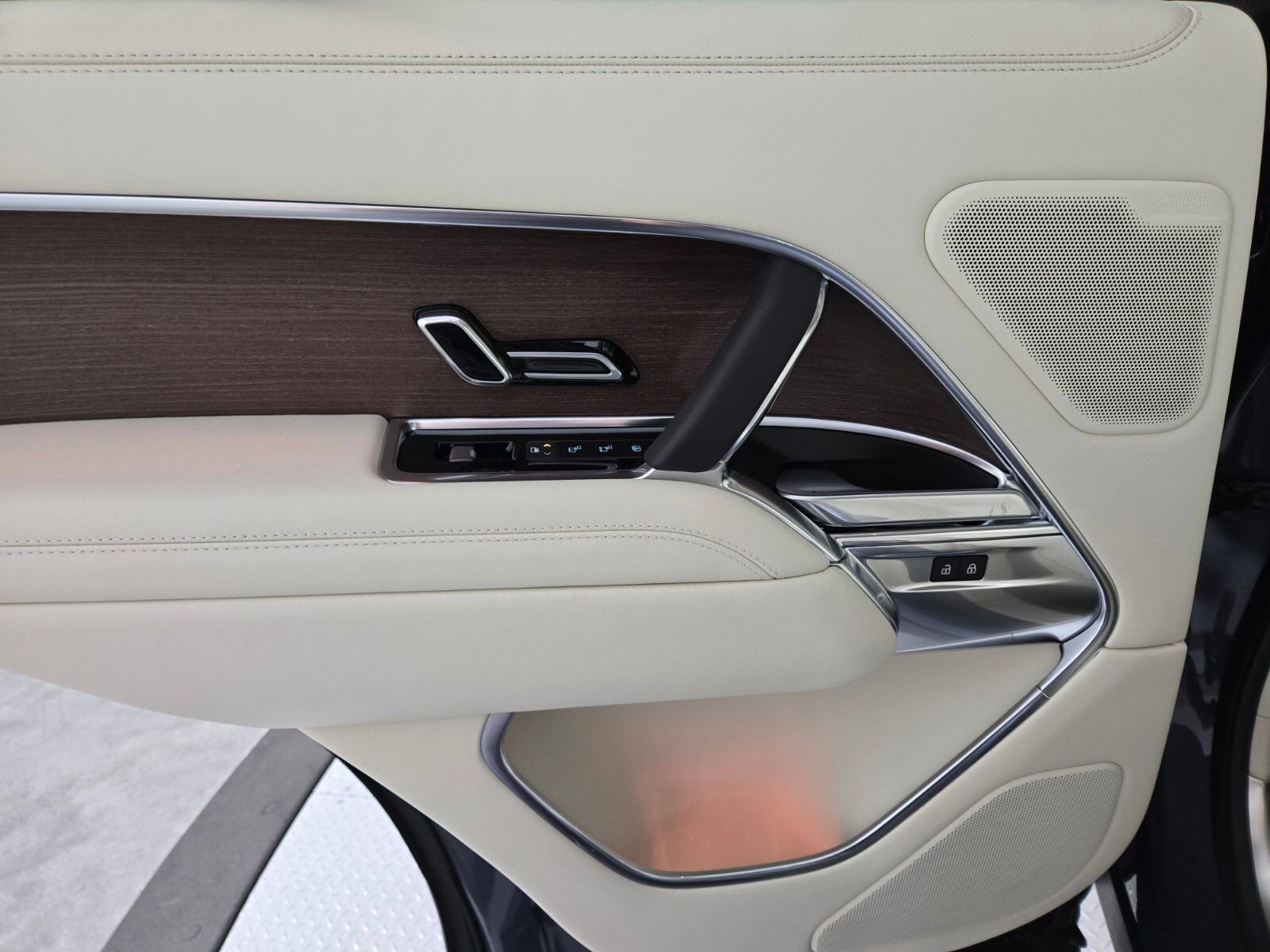 New 2026 Land Rover Range Rover SE image 21