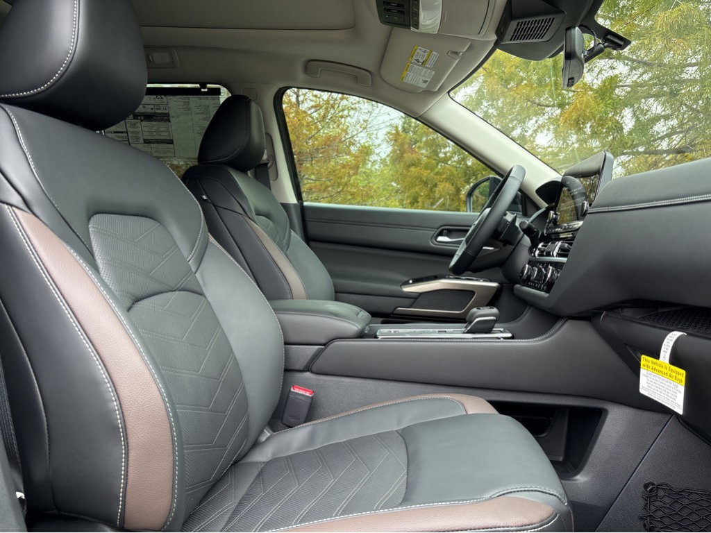 New 2026 Nissan Pathfinder Platinum w/ Cargo Package FWD image 8