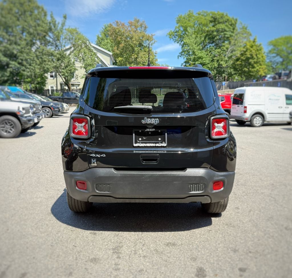 Used 2023 Jeep Renegade Latitude w/ Premium Group AWD/4WD image 10