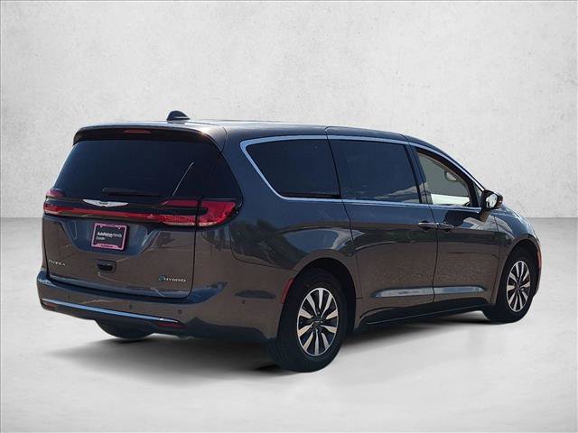 Used 2022 Chrysler Pacifica Touring-L w/ Uconnect Theater Family Group FWD image 5