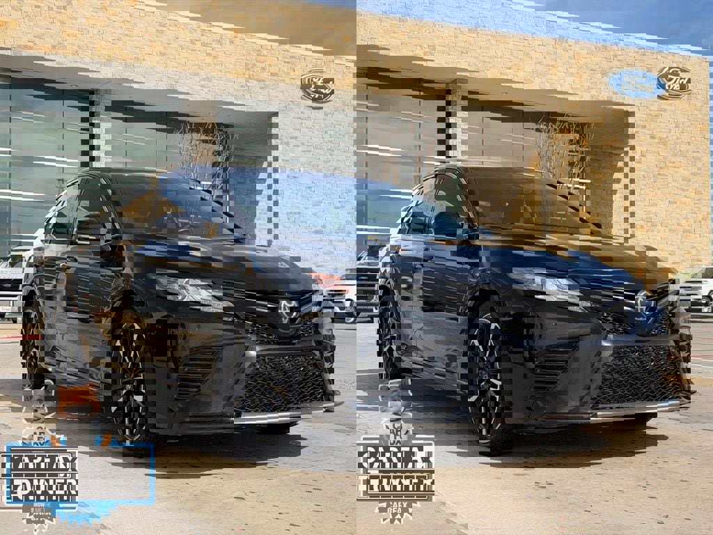 Used 2018 Toyota Camry XSE image 19