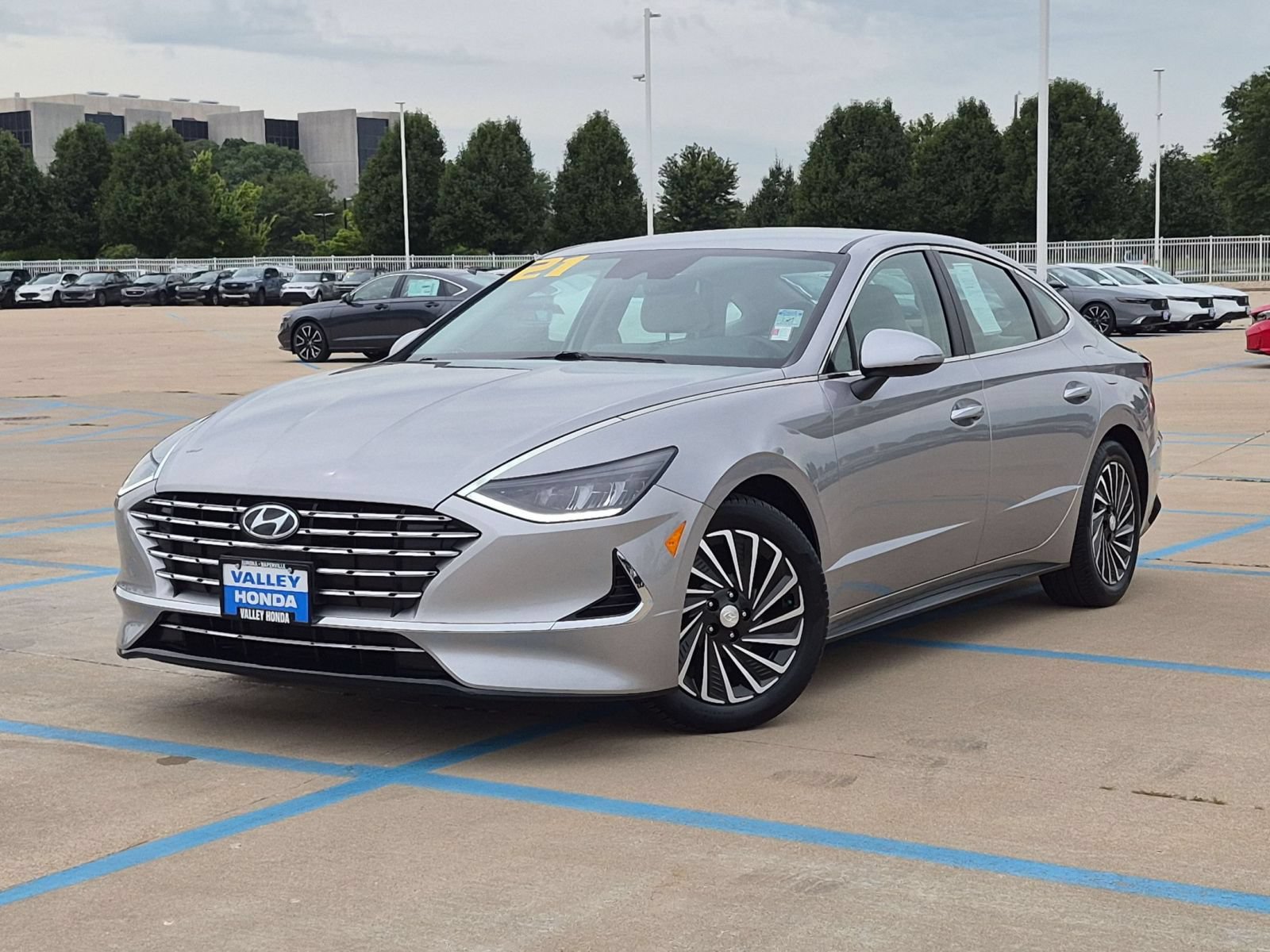Used 2021 Hyundai Sonata SEL FWD image 2