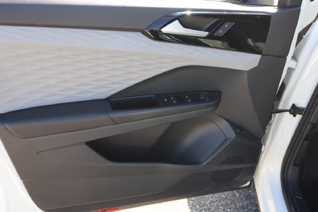 Certified 2023 Volkswagen Taos S FWD image 11