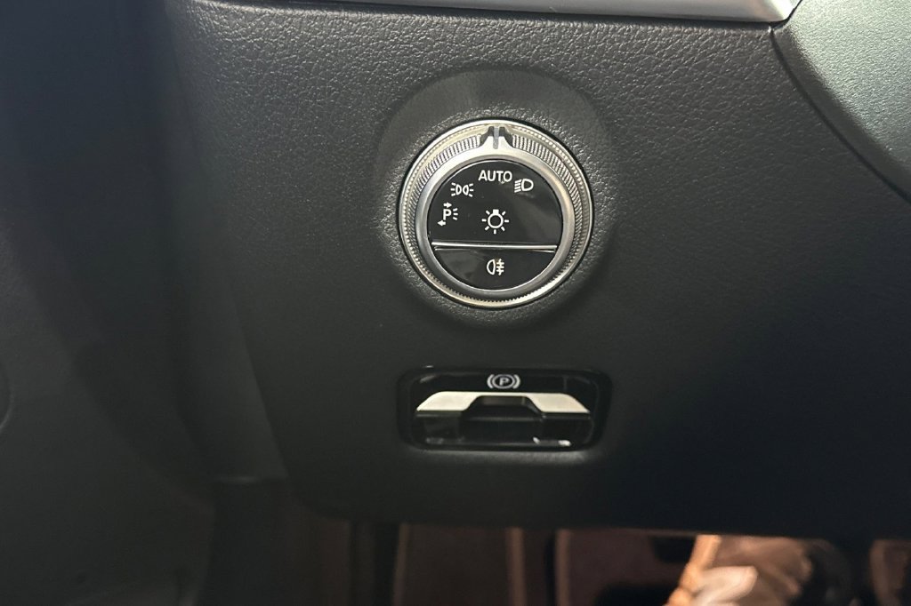 Certified 2026 Mercedes-Benz C 300 Sedan image 33