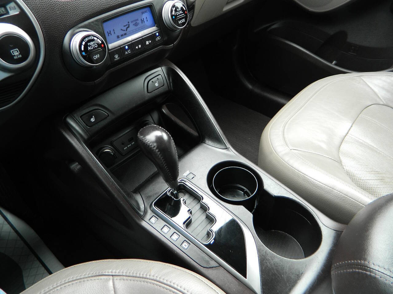 Used 2010 Hyundai Tucson Limited FWD image 20