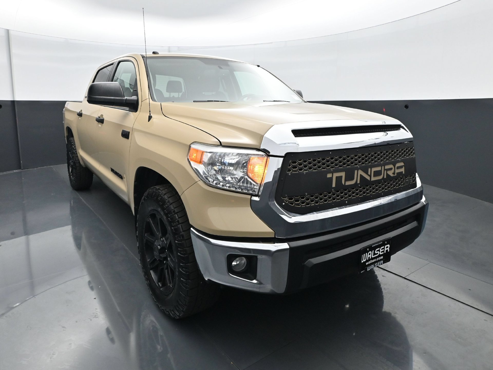 Used 2017 Toyota Tundra SR5 w/ SR5 Upgrade Package RWD image 11