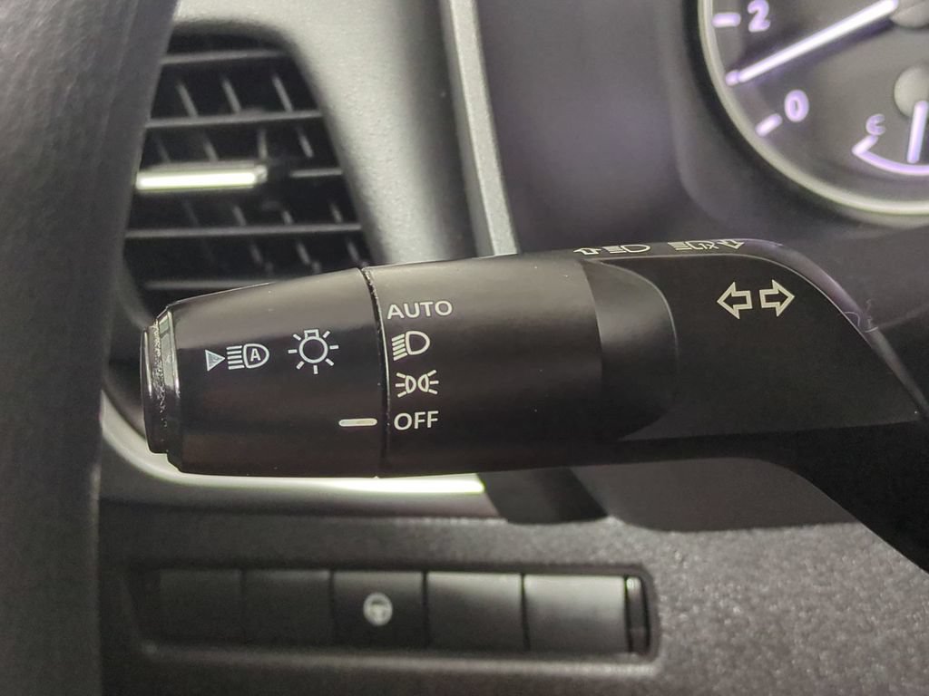 Used 2023 Nissan Rogue SV FWD image 28