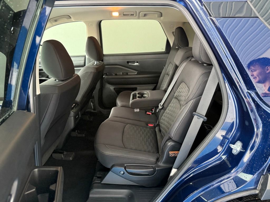 Used 2022 Nissan Pathfinder SV image 15