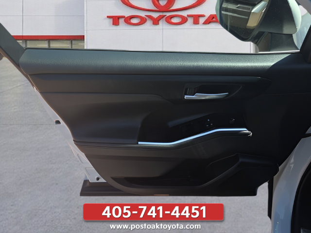 Used 2026 Toyota Highlander XLE AWD/4WD image 13