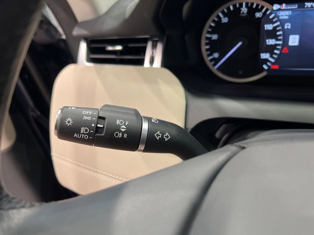 Used 2023 Land Rover Discovery Sport S image 34