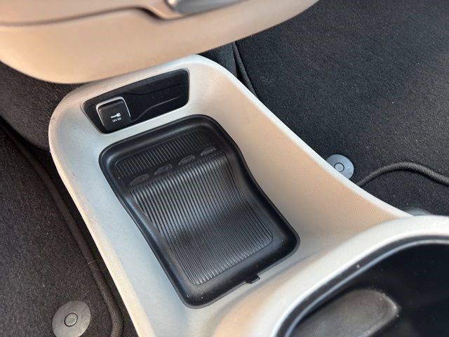 Used 2024 Chrysler Pacifica Touring-L FWD image 25