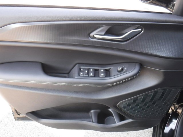 New 2025 Jeep Grand Cherokee Altitude image 13