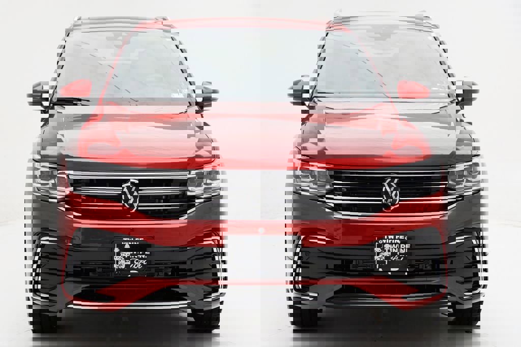 Used 2024 Volkswagen Tiguan SEL R-Line image 4