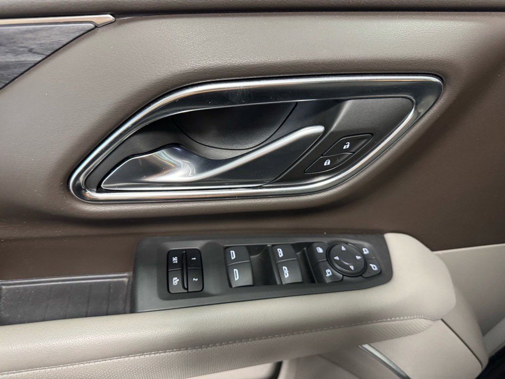 Used 2022 GMC Yukon SLT w/ SLT Premium Package image 18