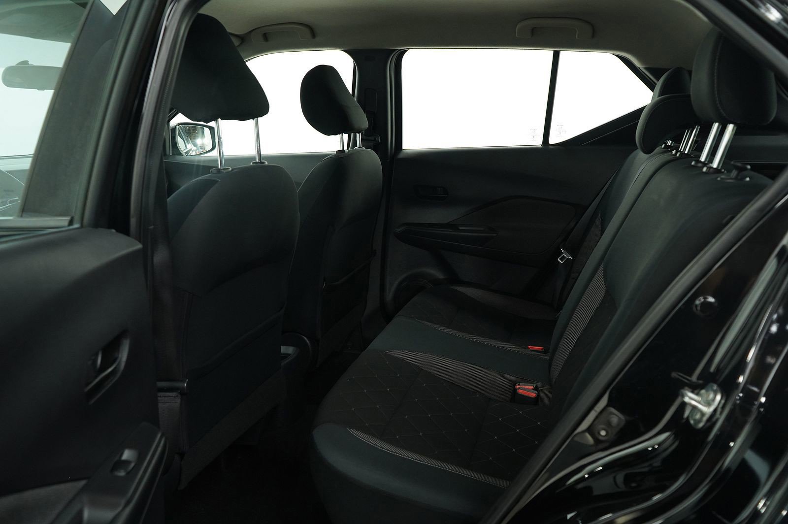 Used 2019 Nissan Kicks S image 17