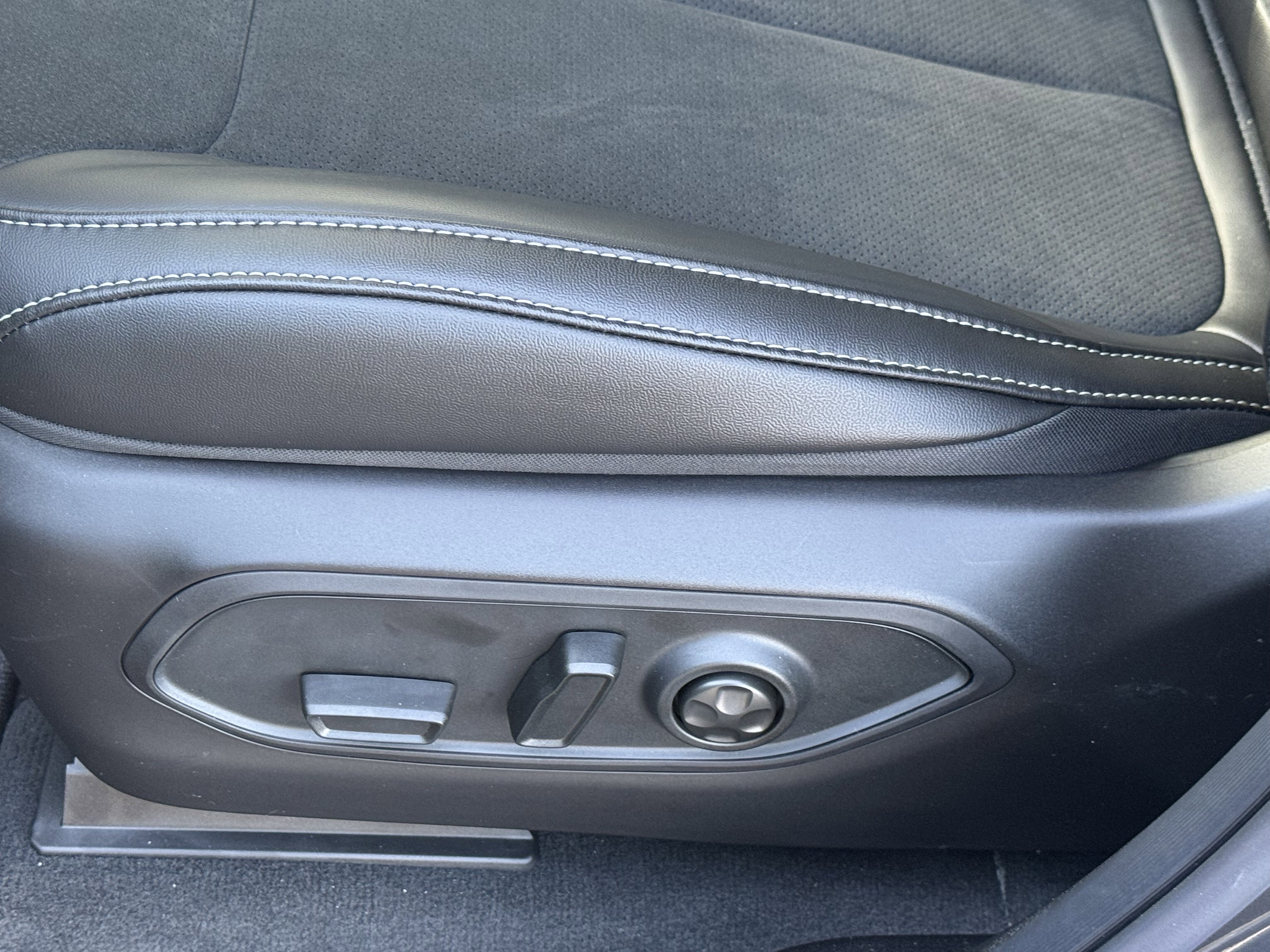 New 2025 Jeep Grand Cherokee L Altitude image 13