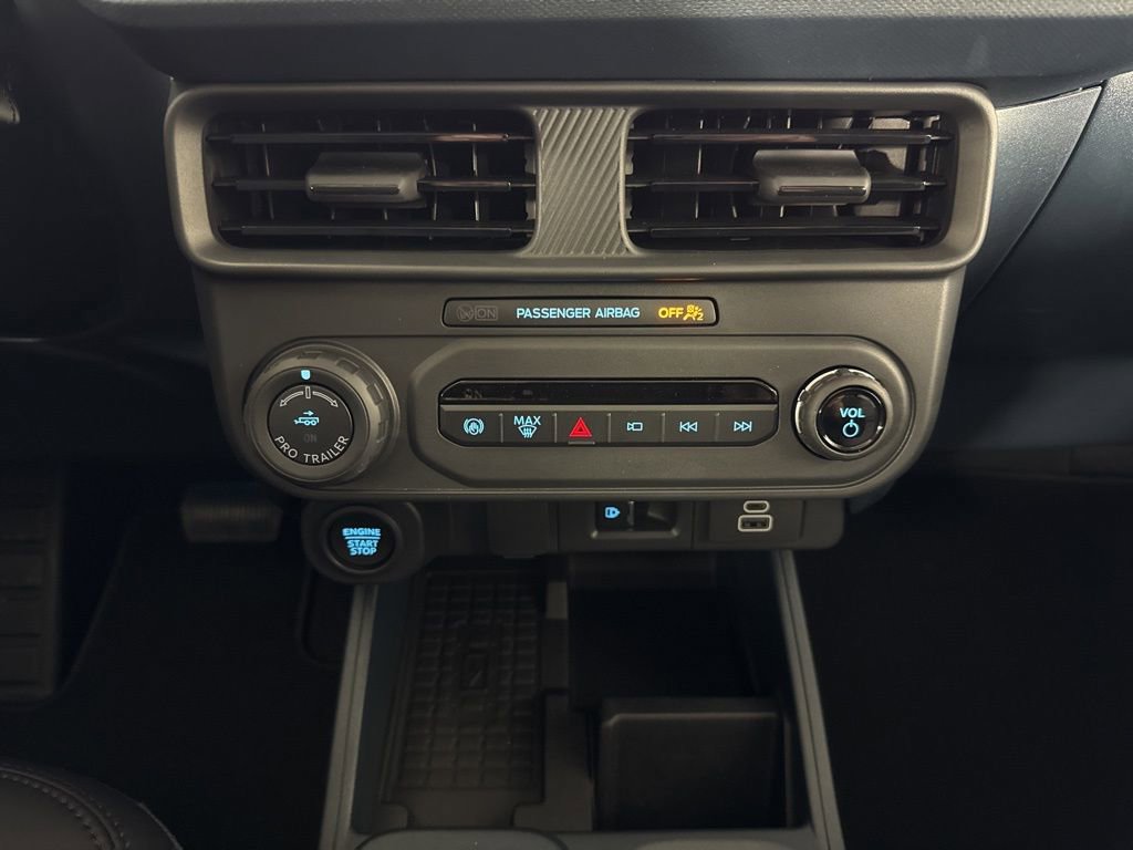 New 2025 Ford Maverick Lariat w/ Black Appearance Package image 28