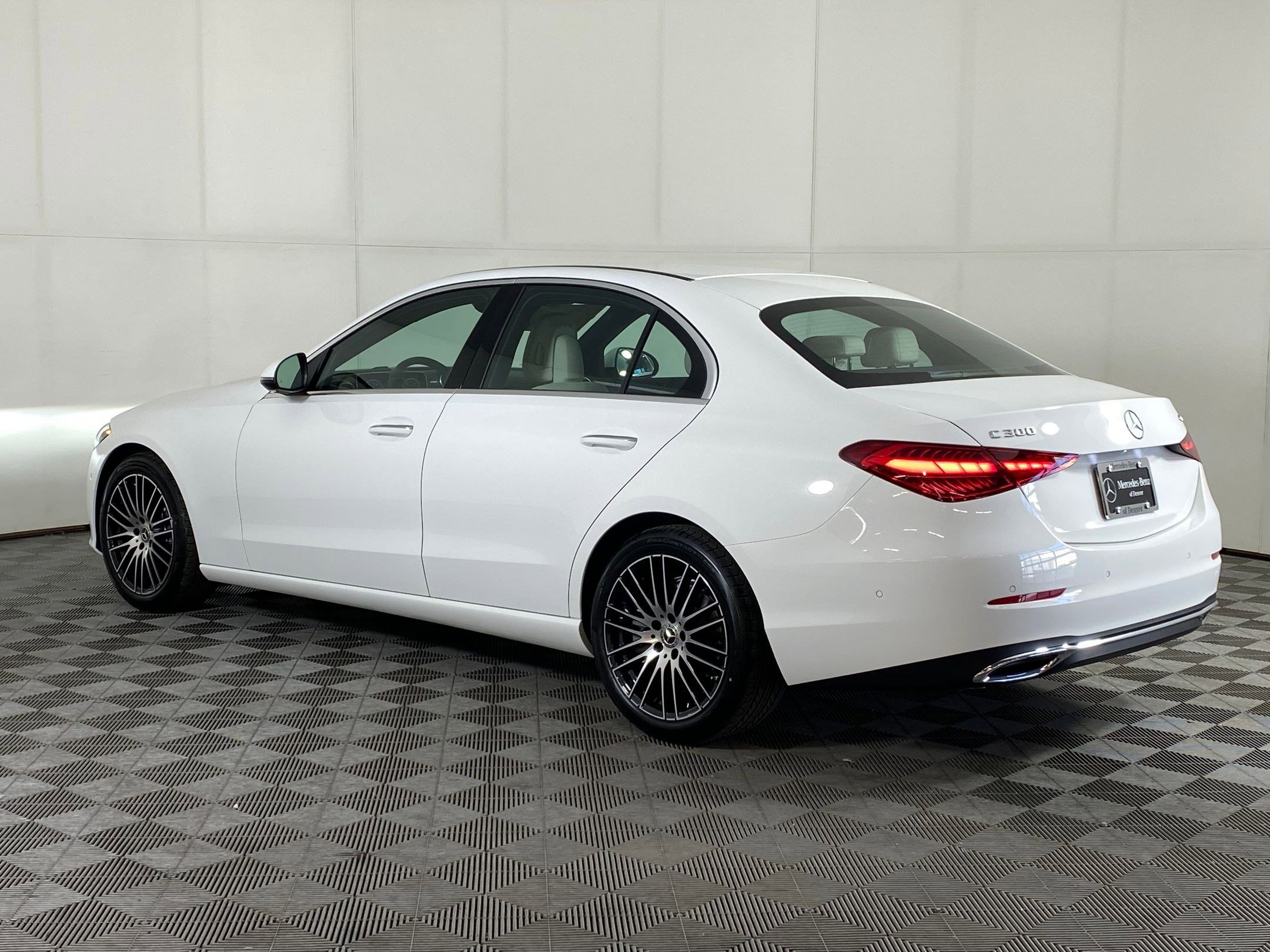 Used 2025 Mercedes-Benz C 300 4MATIC Sedan image 3