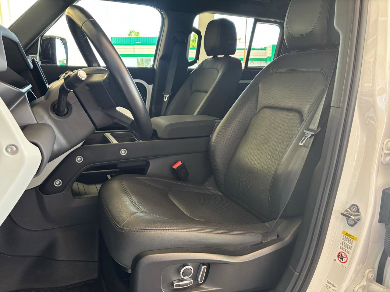 Used 2023 Land Rover Defender 130 SE image 19