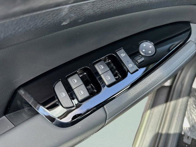 Used 2025 Kia Sportage X-Line image 14