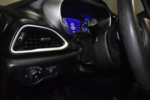 Certified 2025 Chrysler Pacifica Select image 27