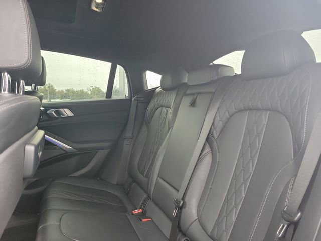 Used 2022 BMW X6 M50i image 11