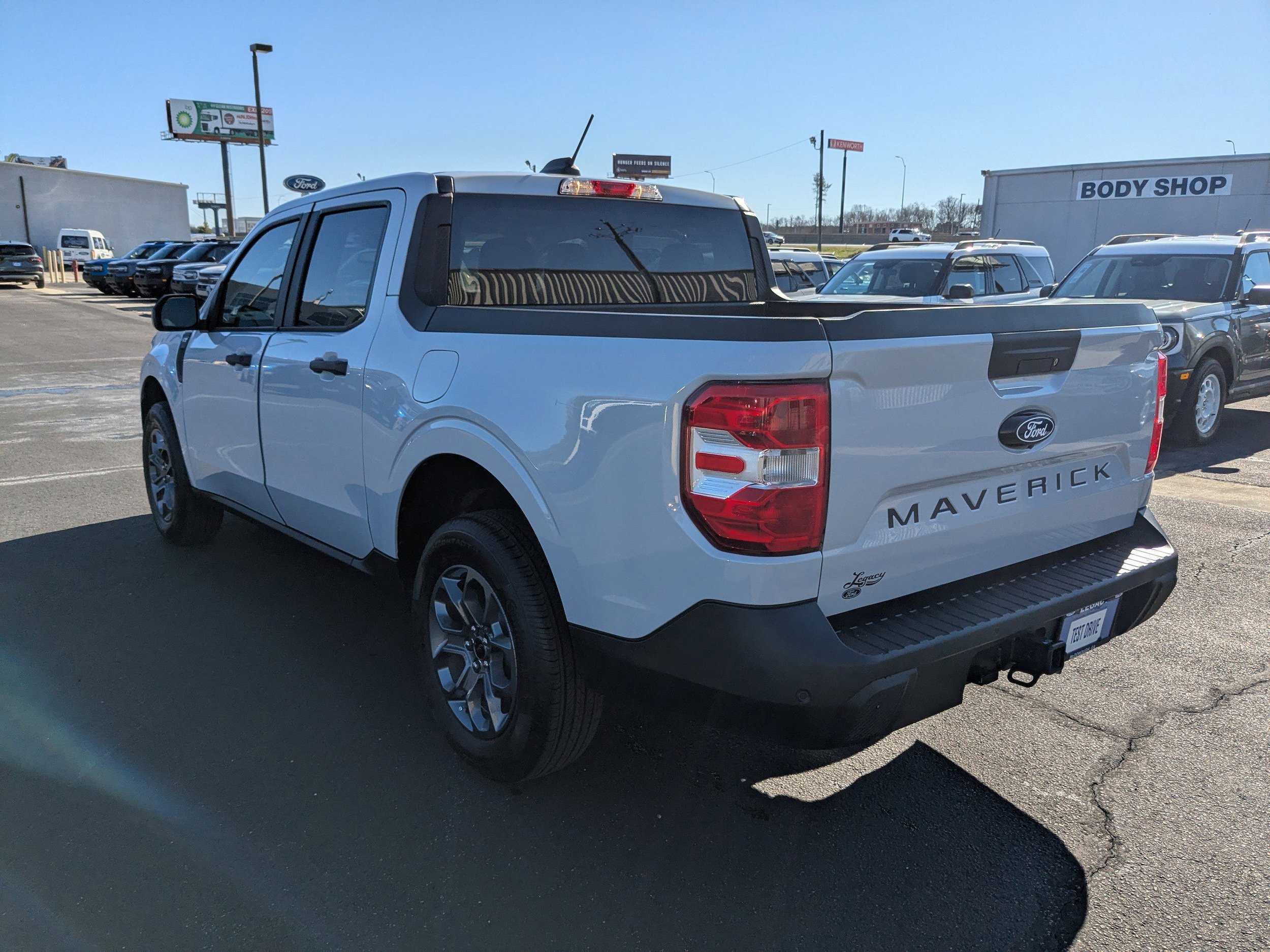 New 2025 Ford Maverick XLT w/ XLT Luxury Package FWD image 6