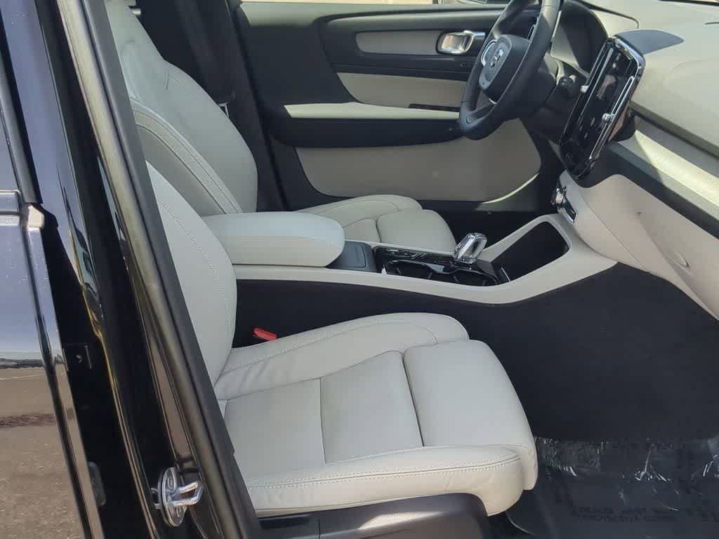 Used 2023 Volvo XC40 B5 Plus w/ Protection Package Premier AWD/4WD image 20