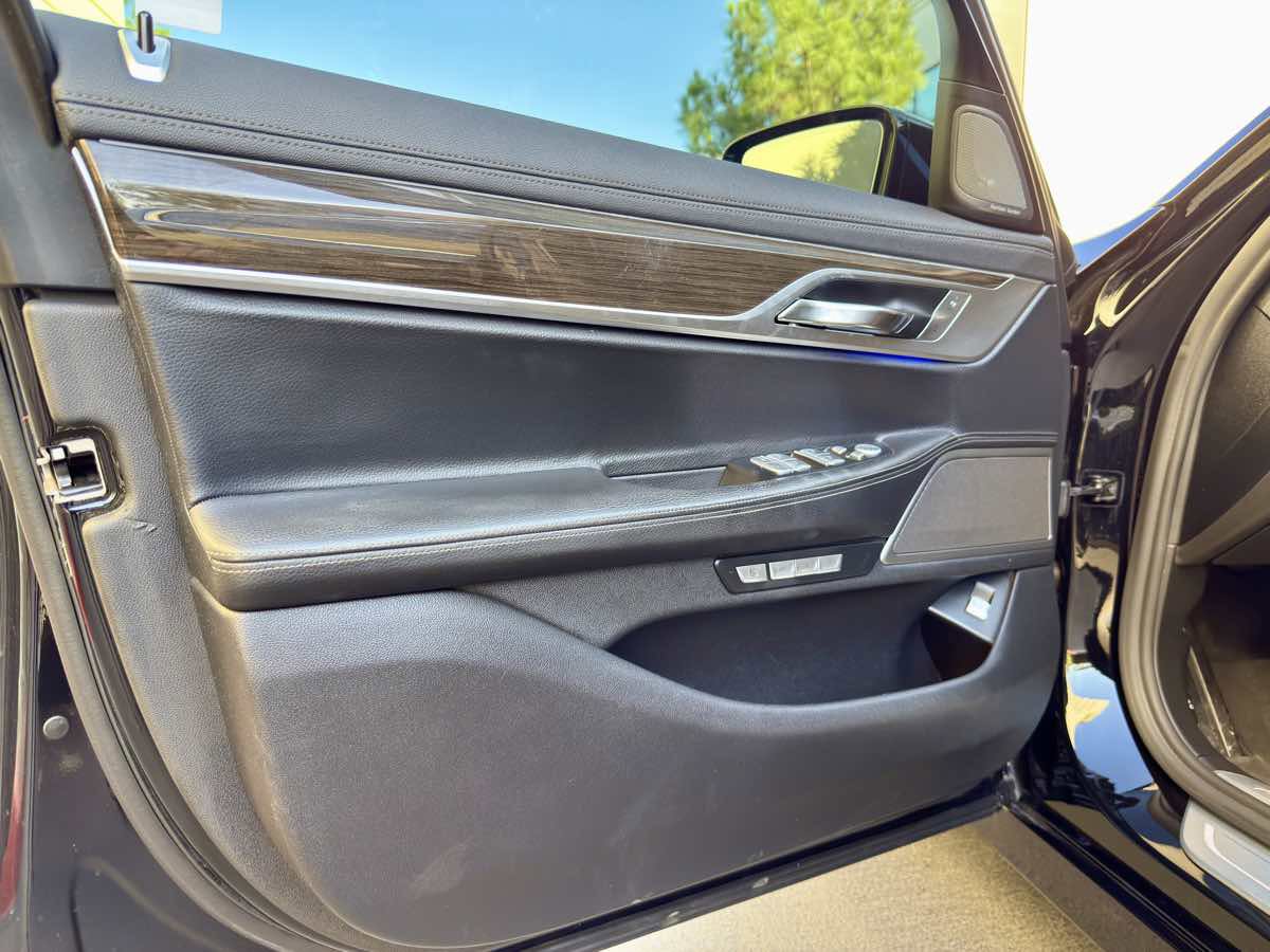 Used 2016 BMW 740i image 31