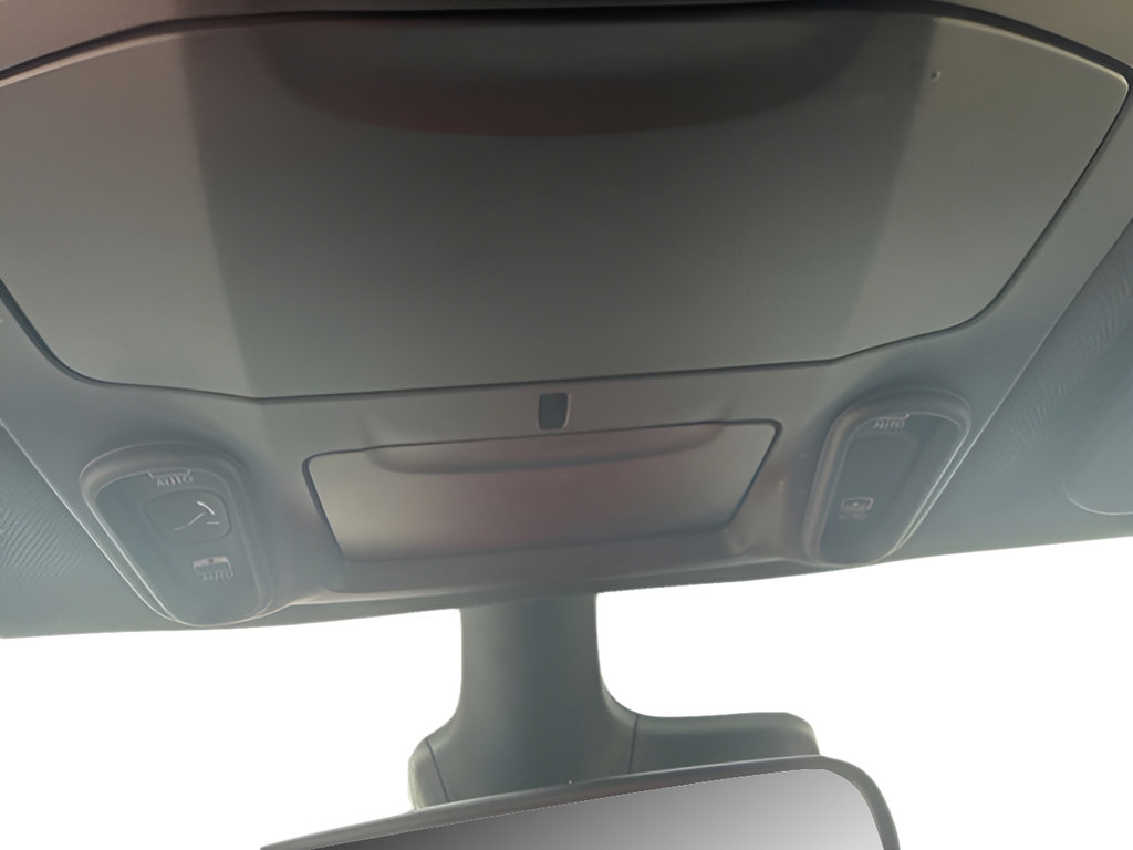Used 2023 Chrysler Pacifica Limited w/ Uconnect Theater Family Group FWD image 18