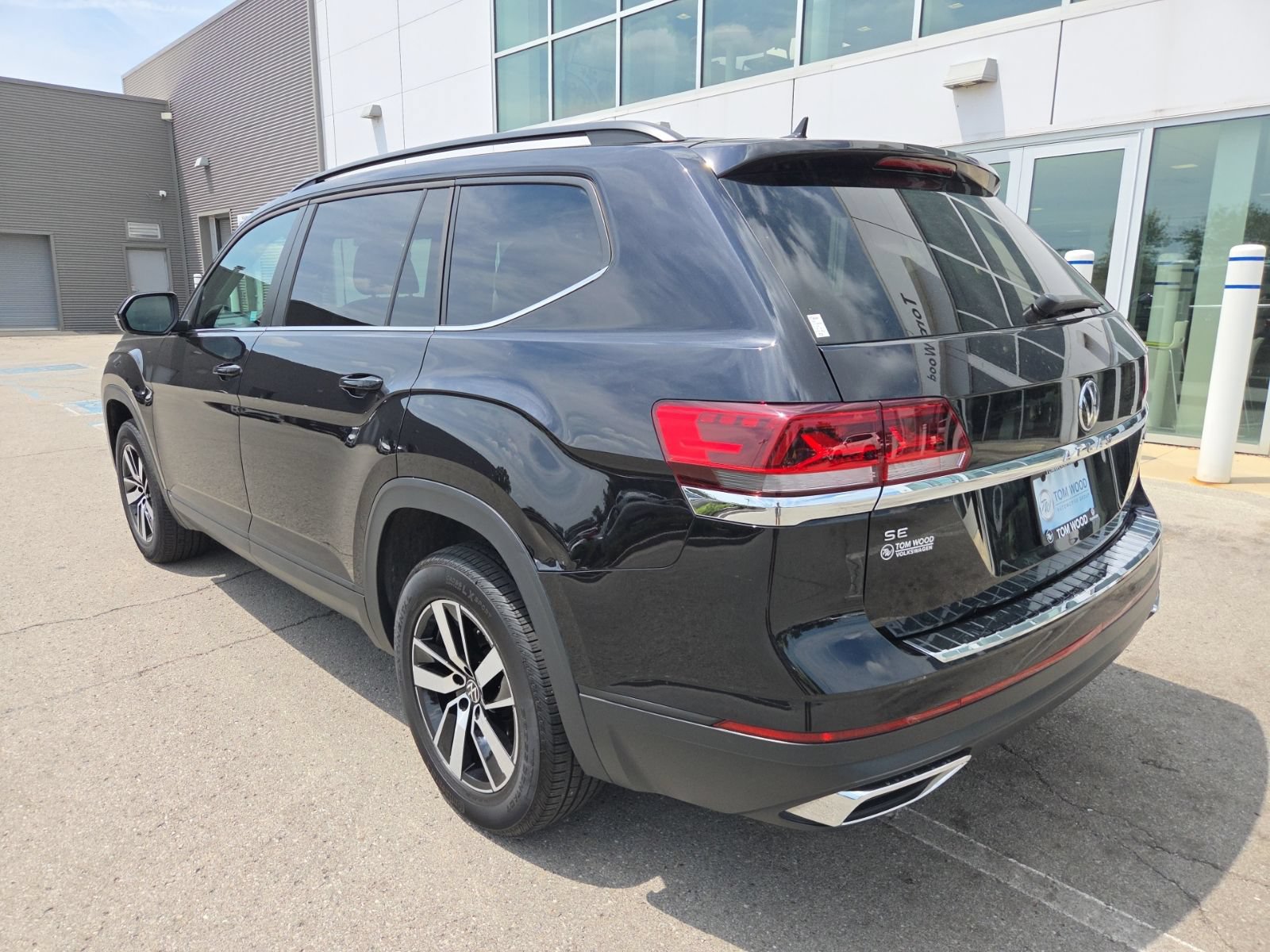 Used 2023 Volkswagen Atlas SE AWD/4WD image 9