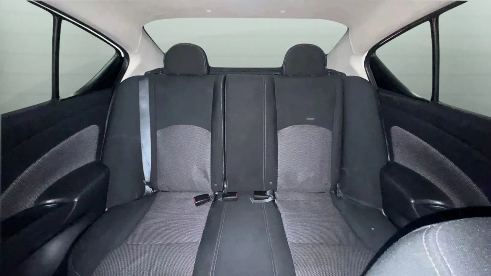 Used 2017 Nissan Versa SV FWD image 17