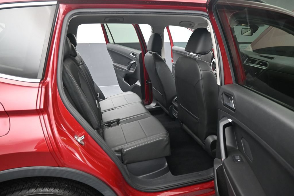 Used 2018 Volkswagen Tiguan SE AWD/4WD image 23