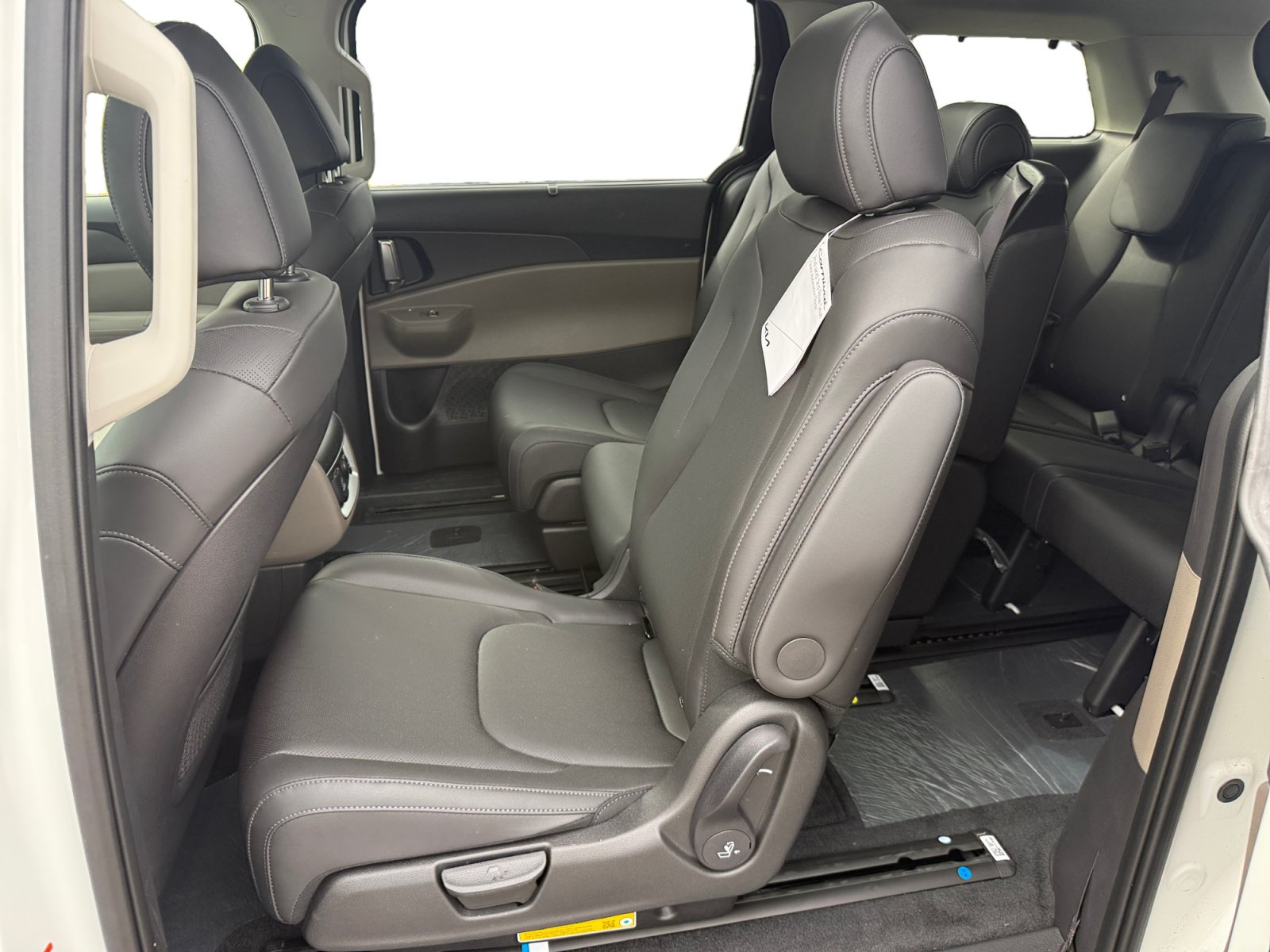 New 2027 Kia Carnival SX FWD image 16