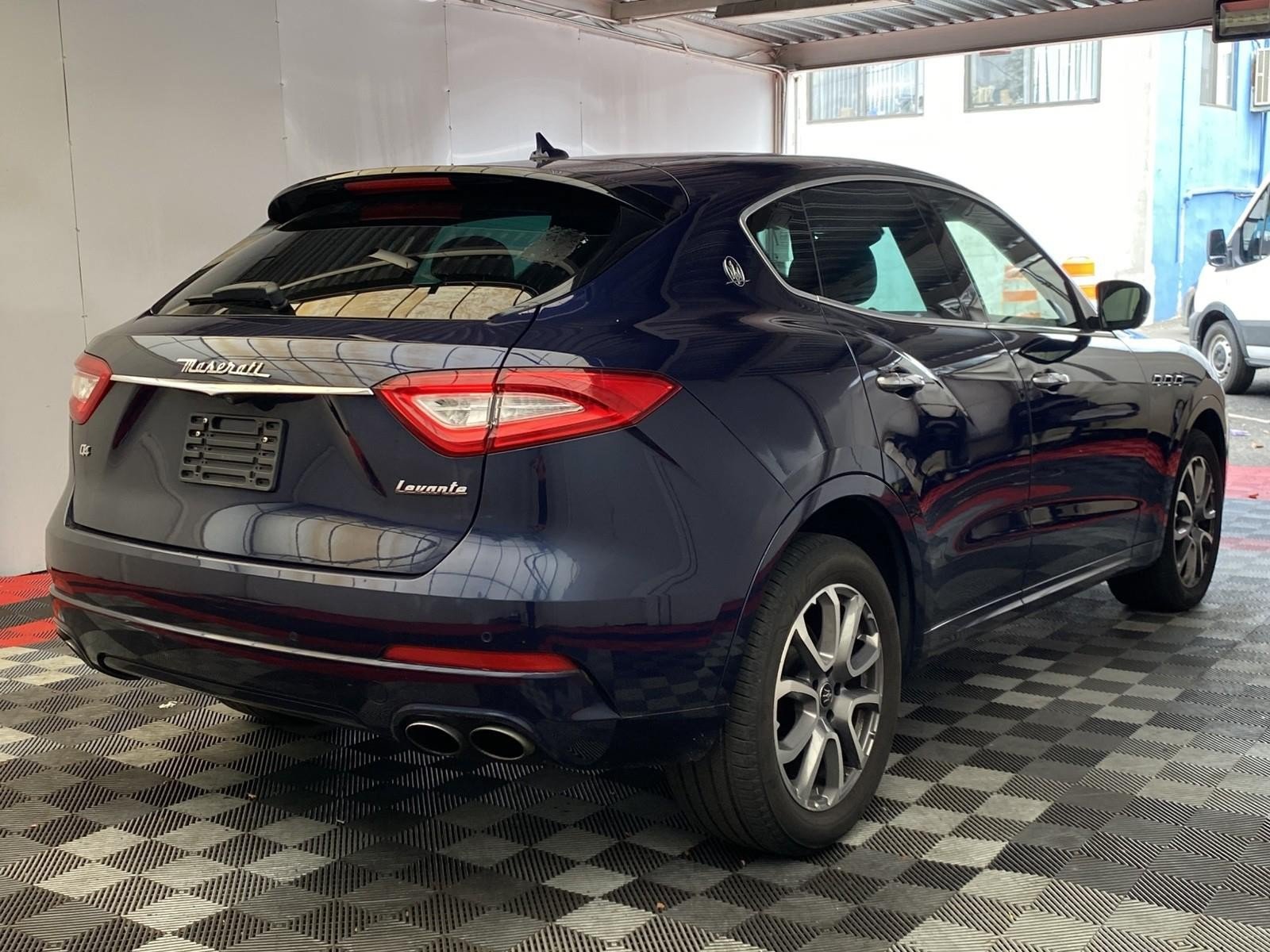 Used 2020 Maserati Levante AWD/4WD image 6